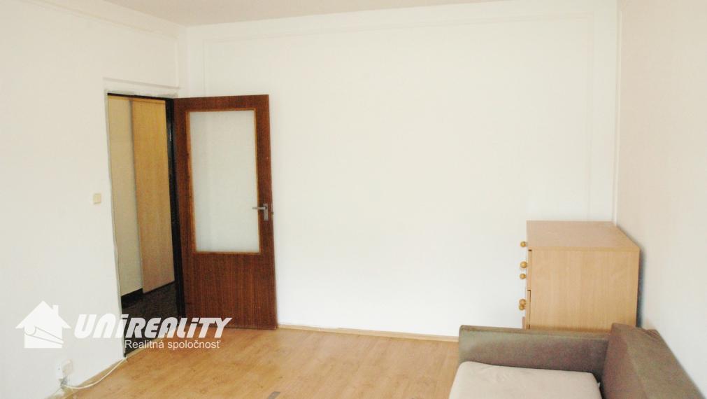 PRENÁJOM- BÁNOVCE n/B. - 3i byt /STRED/zariadenie/74 m2