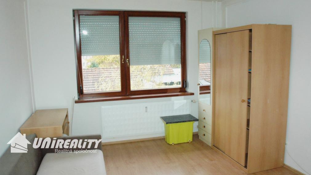 PRENÁJOM- BÁNOVCE n/B. - 3i byt /STRED/zariadenie/74 m2