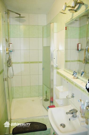 PRENÁJOM- BÁNOVCE n/B. - 3i byt /STRED/zariadenie/74 m2