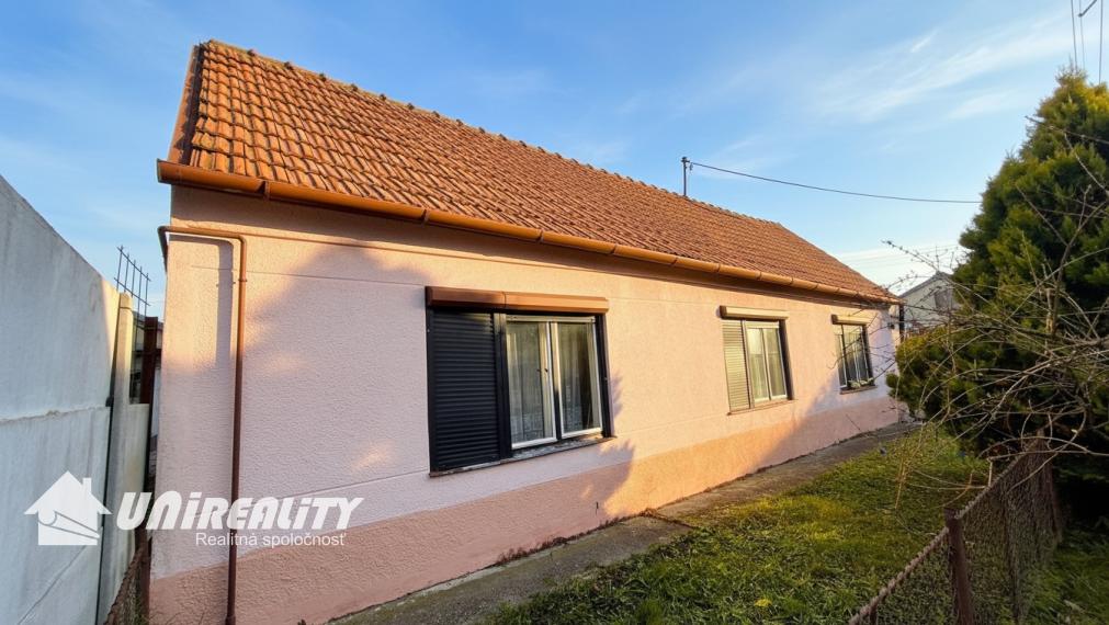 PREDAJ - obec KUCHYŇA - RD 3-izbový / čiastočná rekonštrukcia / IHNEĎ voľný