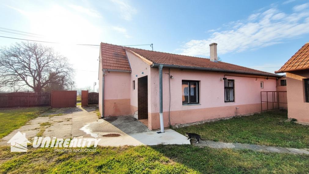 PREDAJ - obec KUCHYŇA - RD 3-izbový / čiastočná rekonštrukcia / IHNEĎ voľný