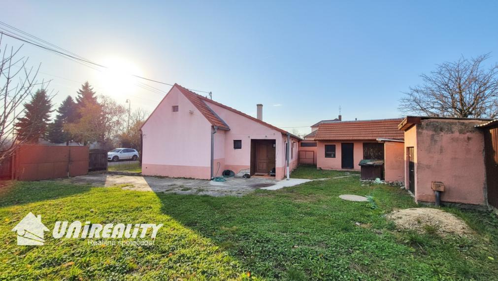 PREDAJ - obec KUCHYŇA - RD 3-izbový / čiastočná rekonštrukcia / IHNEĎ voľný