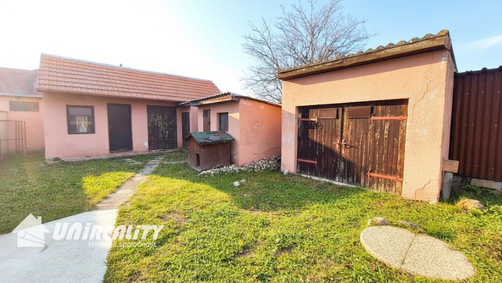 PREDAJ - obec KUCHYŇA - RD 3-izbový / čiastočná rekonštrukcia / IHNEĎ voľný