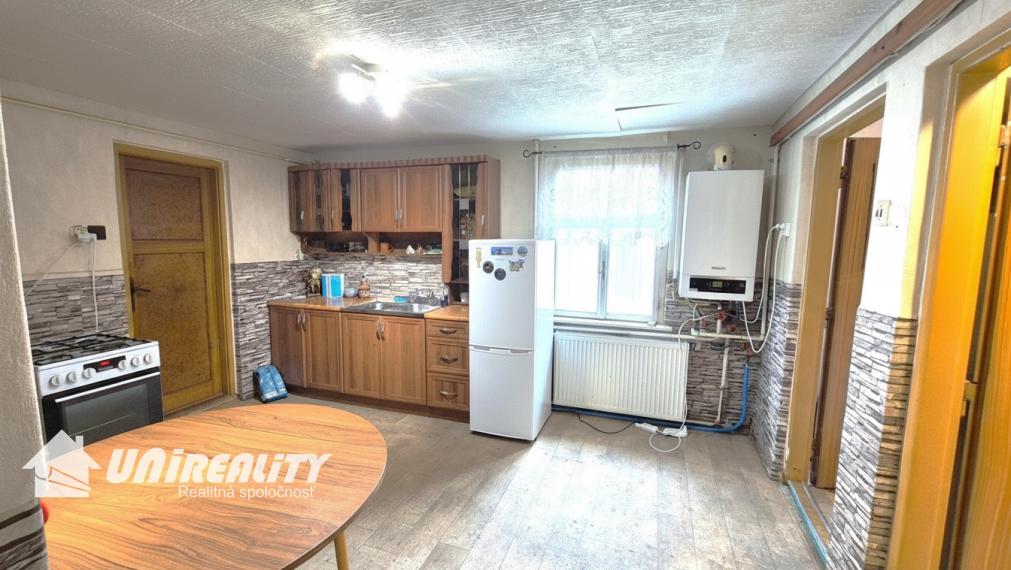 PREDAJ - obec KUCHYŇA - RD 3-izbový / čiastočná rekonštrukcia / IHNEĎ voľný