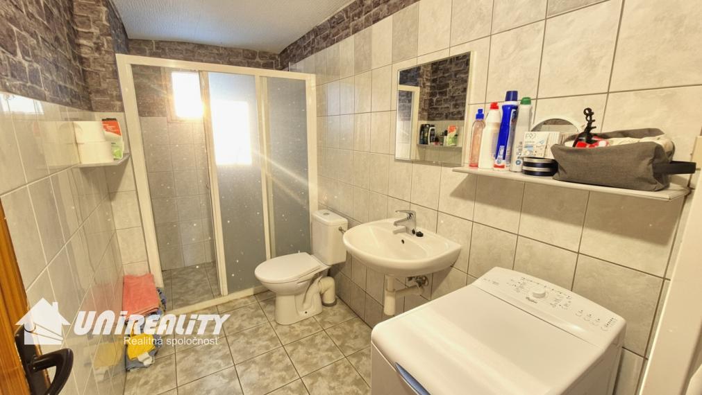 PREDAJ - obec KUCHYŇA - RD 3-izbový / čiastočná rekonštrukcia / IHNEĎ voľný