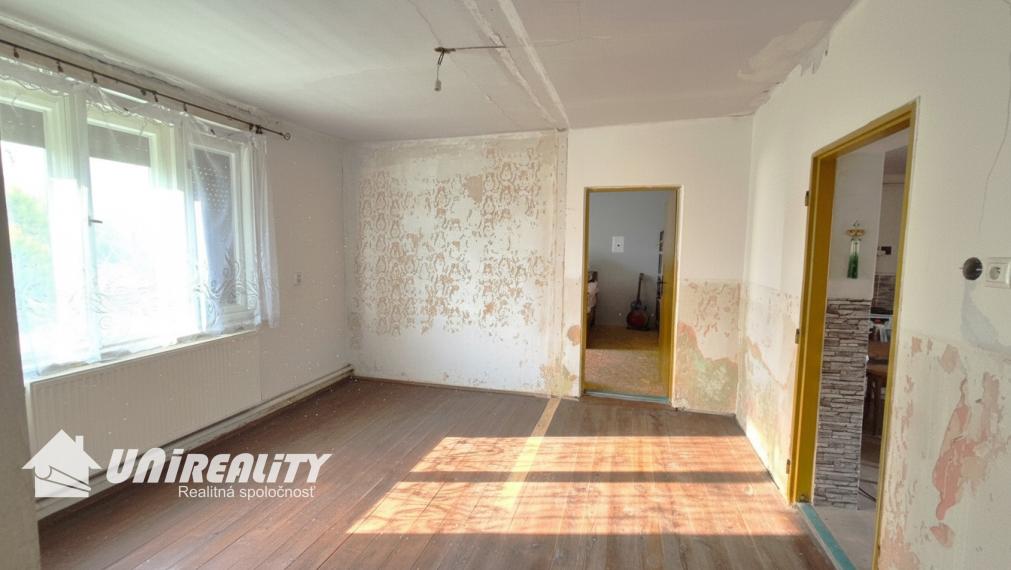 PREDAJ - obec KUCHYŇA - RD 3-izbový / čiastočná rekonštrukcia / IHNEĎ voľný