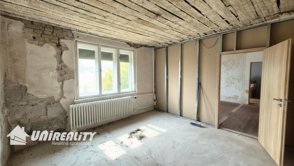 PREDAJ - obec KUCHYŇA - RD 3-izbový / čiastočná rekonštrukcia / IHNEĎ voľný