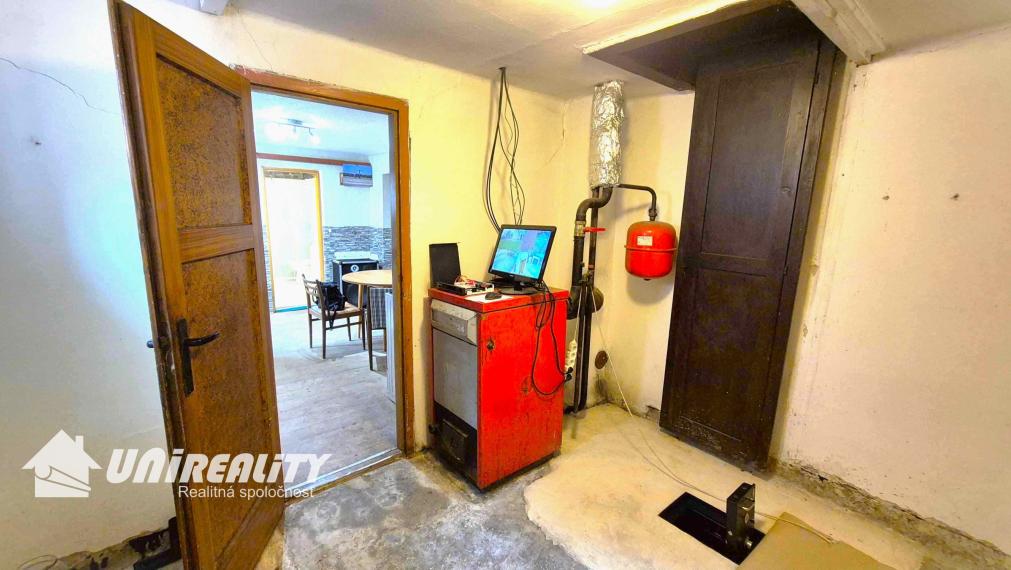 PREDAJ - obec KUCHYŇA - RD 3-izbový / čiastočná rekonštrukcia / IHNEĎ voľný