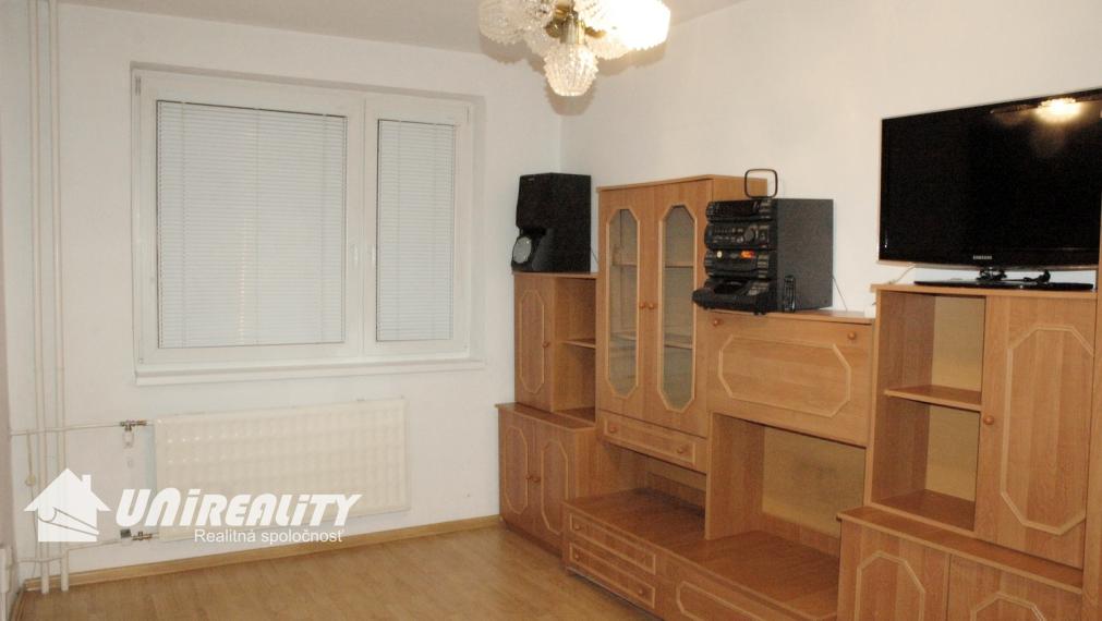 BÁNOVCE NAD BEBRAVOU - 3 izbový byt / Cyrila a Metoda / rekonštrukcia / 63 m2 / IBA U NÁS