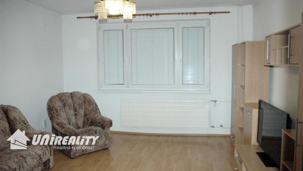 BÁNOVCE NAD BEBRAVOU - 3 izbový byt / Cyrila a Metoda / rekonštrukcia / 63 m2 / IBA U NÁS