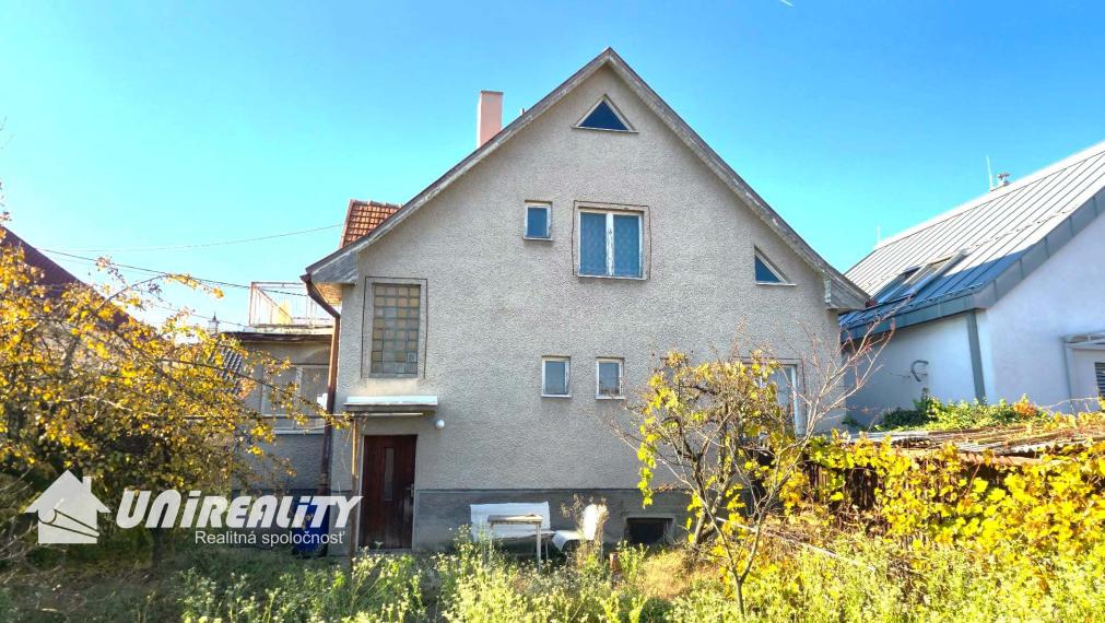 BÁNOVCE nad BEBRAVOU – 4 –izb. dom / lokalita KANADA / IHNEĎ voľný / pozemok 690 m2