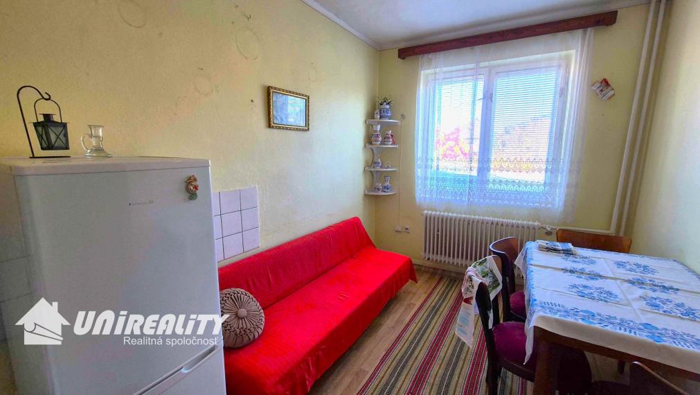 BÁNOVCE nad BEBRAVOU – 4 –izb. dom / lokalita KANADA / IHNEĎ voľný / pozemok 690 m2