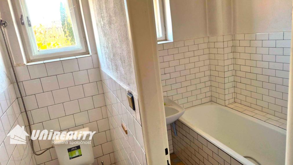 BÁNOVCE nad BEBRAVOU – 4 –izb. dom / lokalita KANADA / IHNEĎ voľný / pozemok 690 m2