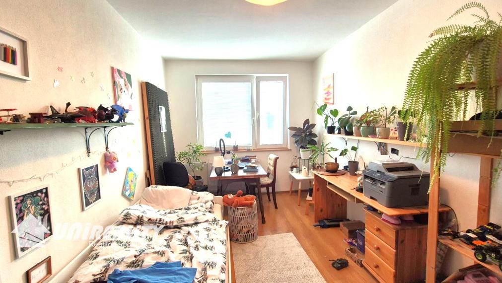 BÁNOVCE n. BEBR. – 4 – izb. byt / sídl. DUBNIČKA / komplet PREROBENÝ/ 83 m2 / balkón