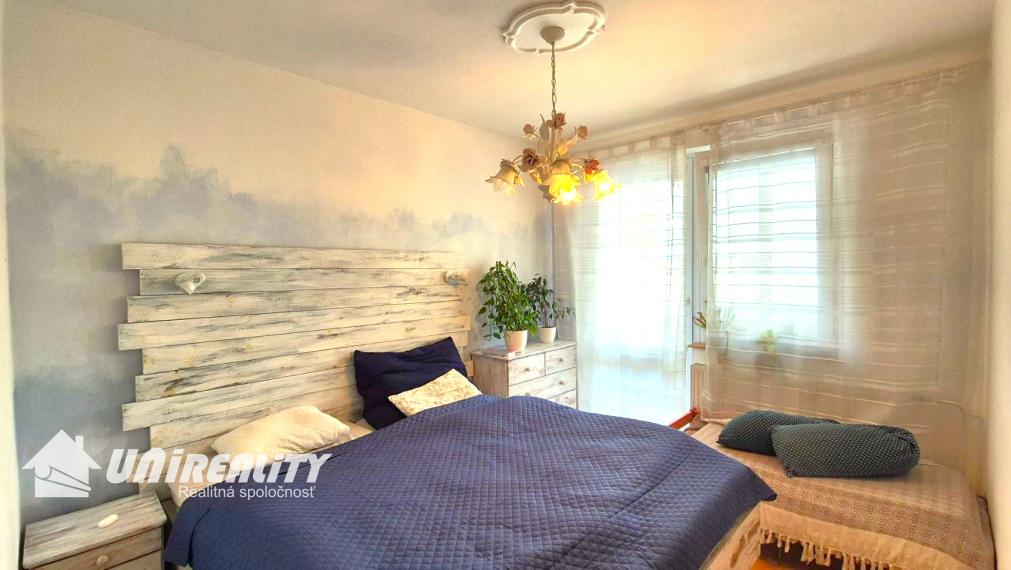 BÁNOVCE n. BEBR. – 4 – izb. byt / sídl. DUBNIČKA / komplet PREROBENÝ/ 83 m2 / balkón