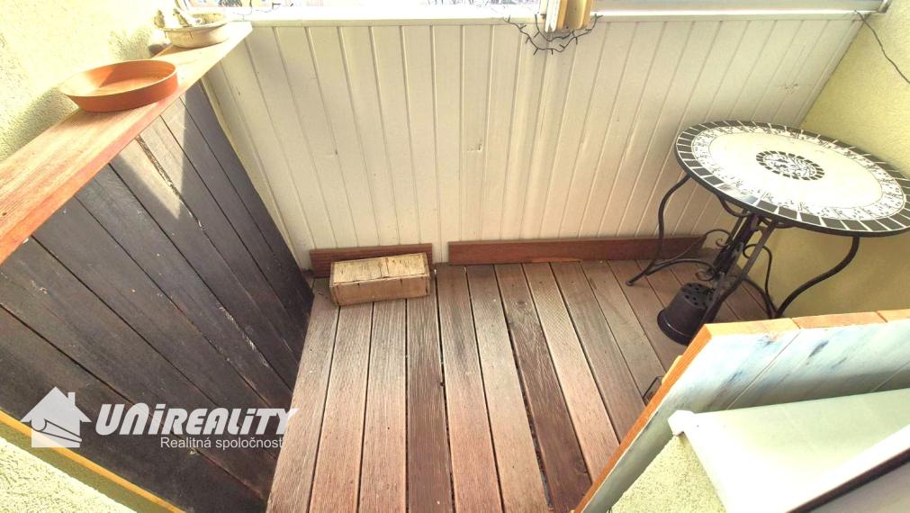 BÁNOVCE n. BEBR. – 4 – izb. byt / sídl. DUBNIČKA / komplet PREROBENÝ/ 83 m2 / balkón