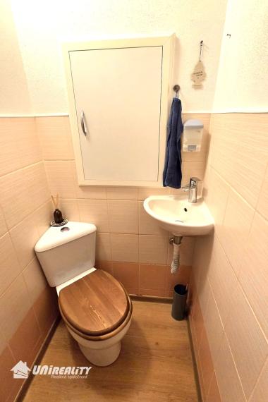 BÁNOVCE n. BEBR. – 4 – izb. byt / sídl. DUBNIČKA / komplet PREROBENÝ/ 83 m2 / balkón