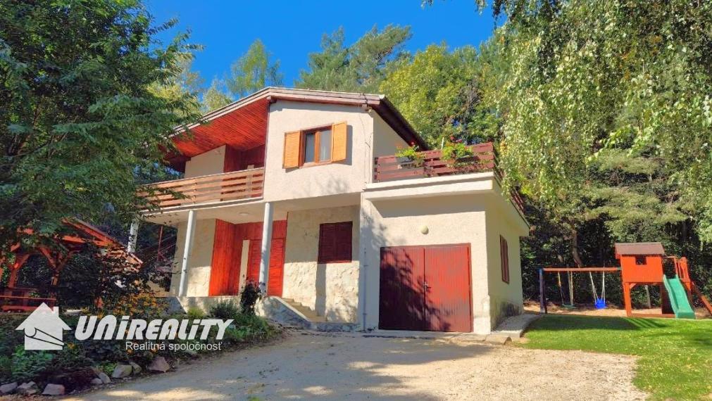 DUCHONKA – unikátna celoročná CHATA / TERASA / altánok / pekné prostredie / KRB +  ústredné kúrenie