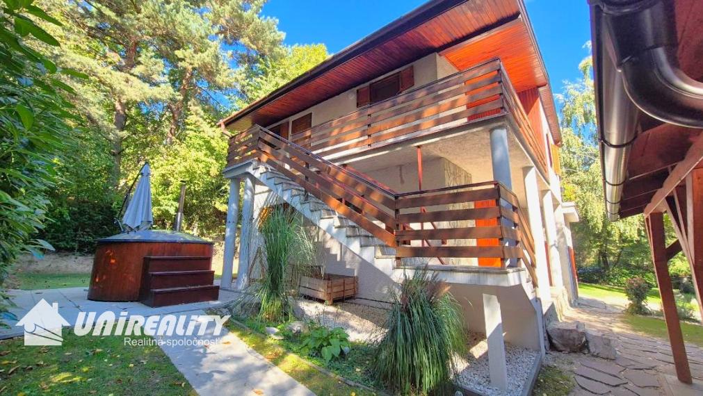 DUCHONKA – unikátna celoročná CHATA / TERASA / altánok / pekné prostredie / KRB +  ústredné kúrenie