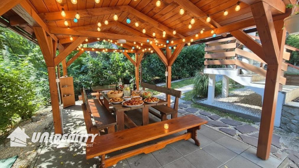 DUCHONKA – unikátna celoročná CHATA / TERASA / altánok / pekné prostredie / KRB +  ústredné kúrenie