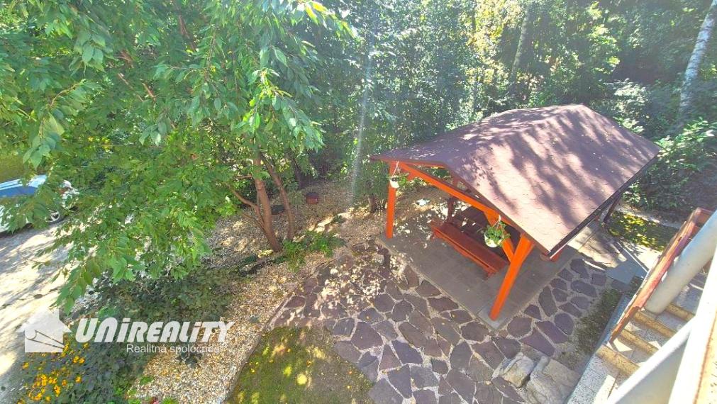 DUCHONKA – unikátna celoročná CHATA / TERASA / altánok / pekné prostredie / KRB +  ústredné kúrenie