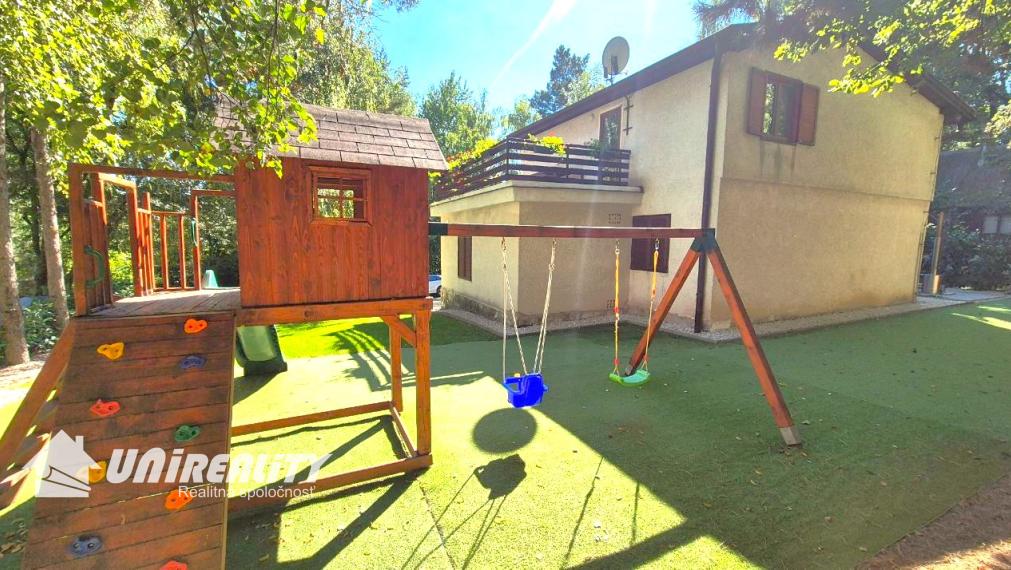 DUCHONKA – unikátna celoročná CHATA / TERASA / altánok / pekné prostredie / KRB +  ústredné kúrenie