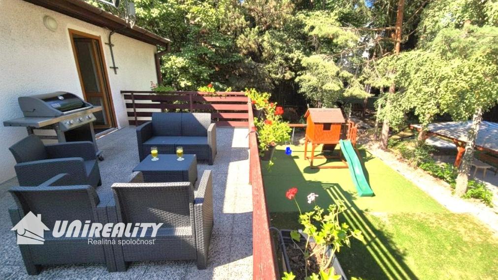 DUCHONKA – unikátna celoročná CHATA / TERASA / altánok / pekné prostredie / KRB +  ústredné kúrenie