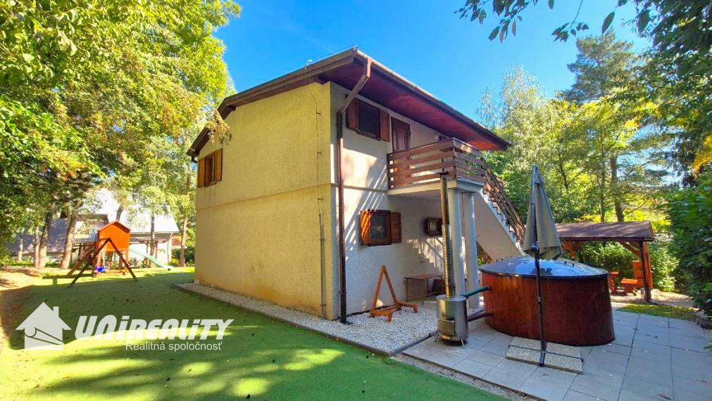 DUCHONKA – unikátna celoročná CHATA / TERASA / altánok / pekné prostredie / KRB +  ústredné kúrenie