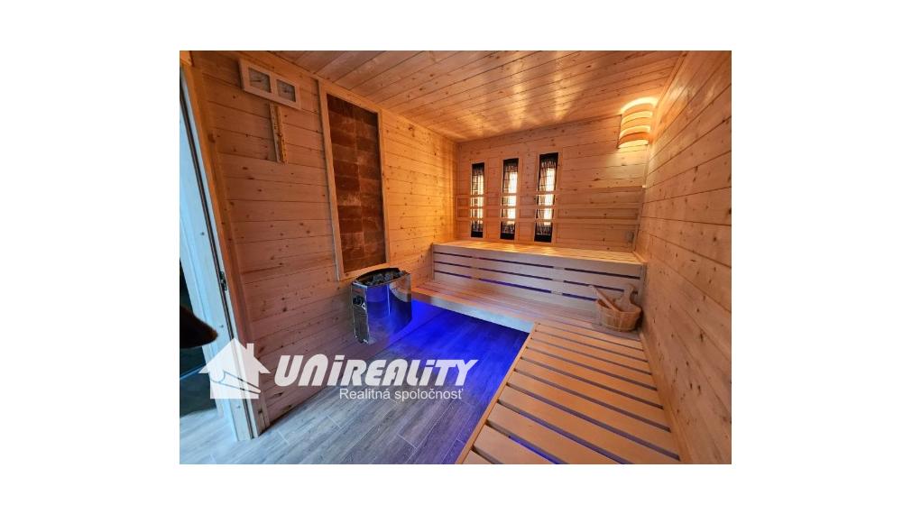 DUCHONKA – exkluzívne pekná celoročná CHATA s VÍRIVKOU / 3 – izby + 2 spoločenské miestnosti / TERASA / pekný pozemok