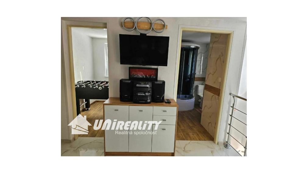 DUCHONKA – exkluzívne pekná celoročná CHATA s VÍRIVKOU / 3 – izby + 2 spoločenské miestnosti / TERASA / pekný pozemok