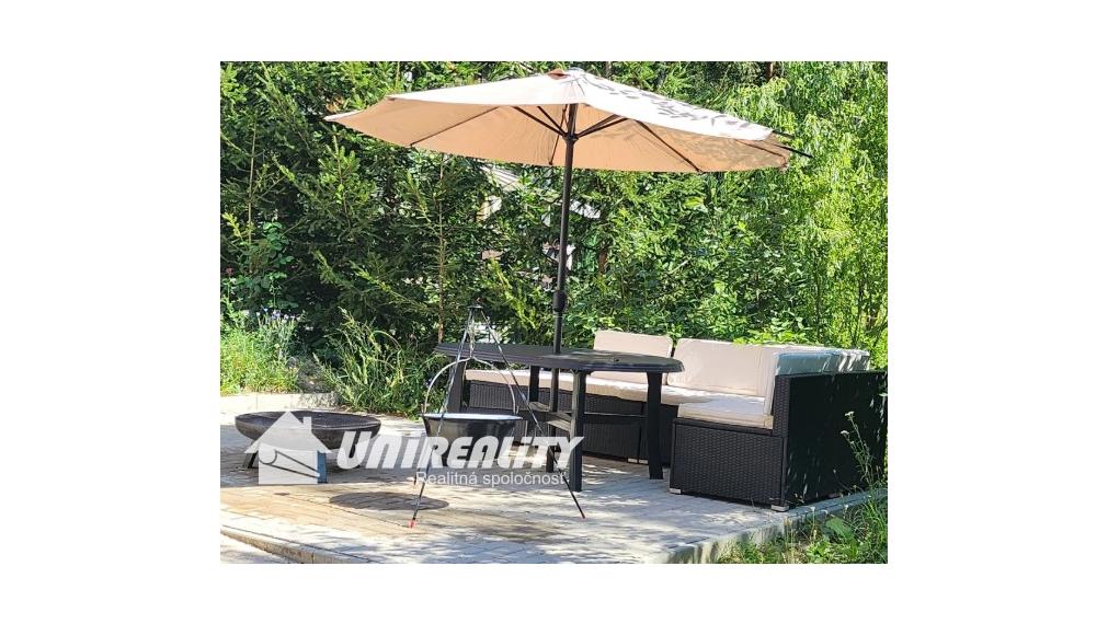 DUCHONKA – exkluzívne pekná celoročná CHATA s VÍRIVKOU / 3 – izby + 2 spoločenské miestnosti / TERASA / pekný pozemok