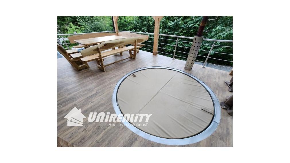 DUCHONKA – exkluzívne pekná celoročná CHATA s VÍRIVKOU / 3 – izby + 2 spoločenské miestnosti / TERASA / pekný pozemok