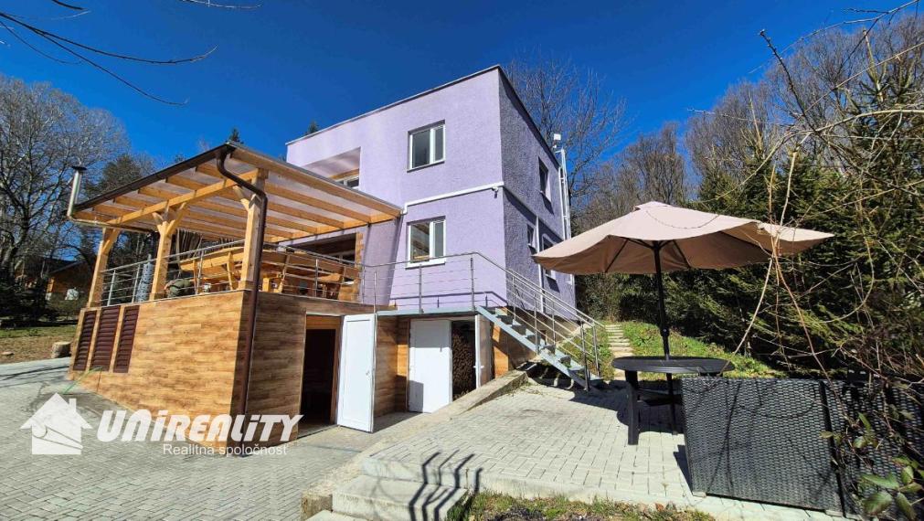 DUCHONKA – pekná celoročná CHATA s VÍRIVKOU / 3 – izby + 2 spoločenské miestnosti / TERASA / pekný pozemok