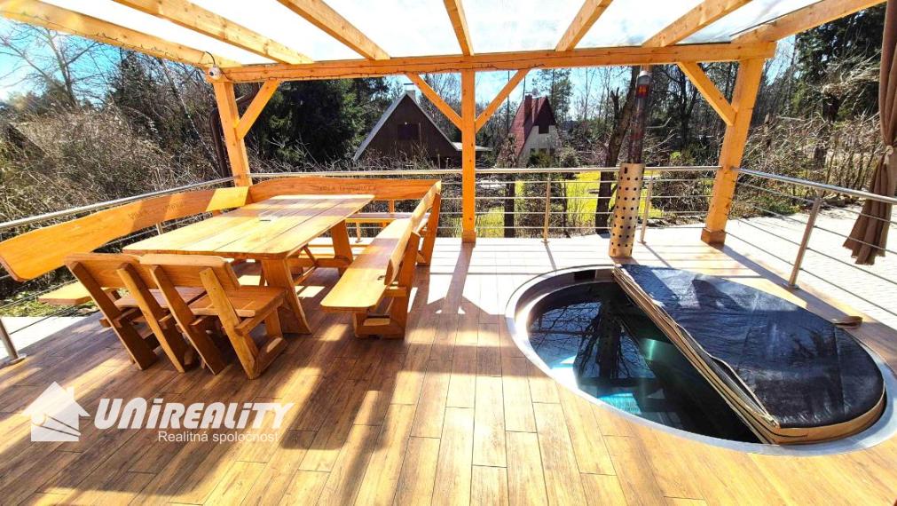 DUCHONKA – pekná celoročná CHATA s VÍRIVKOU / 3 – izby + 2 spoločenské miestnosti / TERASA / pekný pozemok