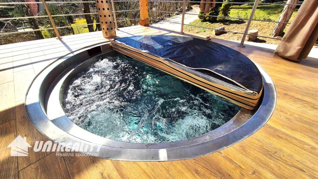 DUCHONKA – pekná celoročná CHATA s VÍRIVKOU / 3 – izby + 2 spoločenské miestnosti / TERASA / pekný pozemok