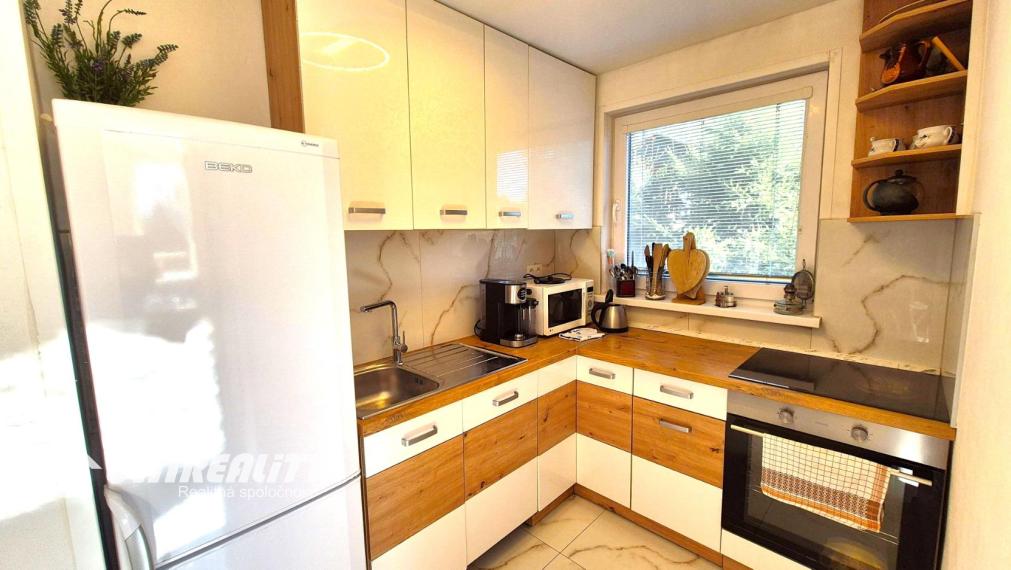 DUCHONKA – pekná celoročná CHATA s VÍRIVKOU / 3 – izby + 2 spoločenské miestnosti / TERASA / pekný pozemok