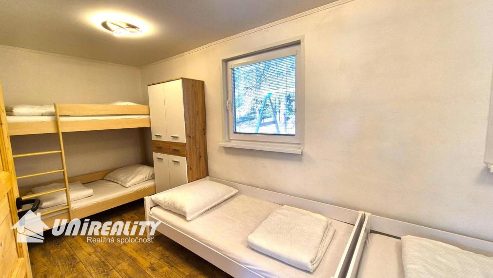 DUCHONKA – pekná celoročná CHATA s VÍRIVKOU / 3 – izby + 2 spoločenské miestnosti / TERASA / pekný pozemok