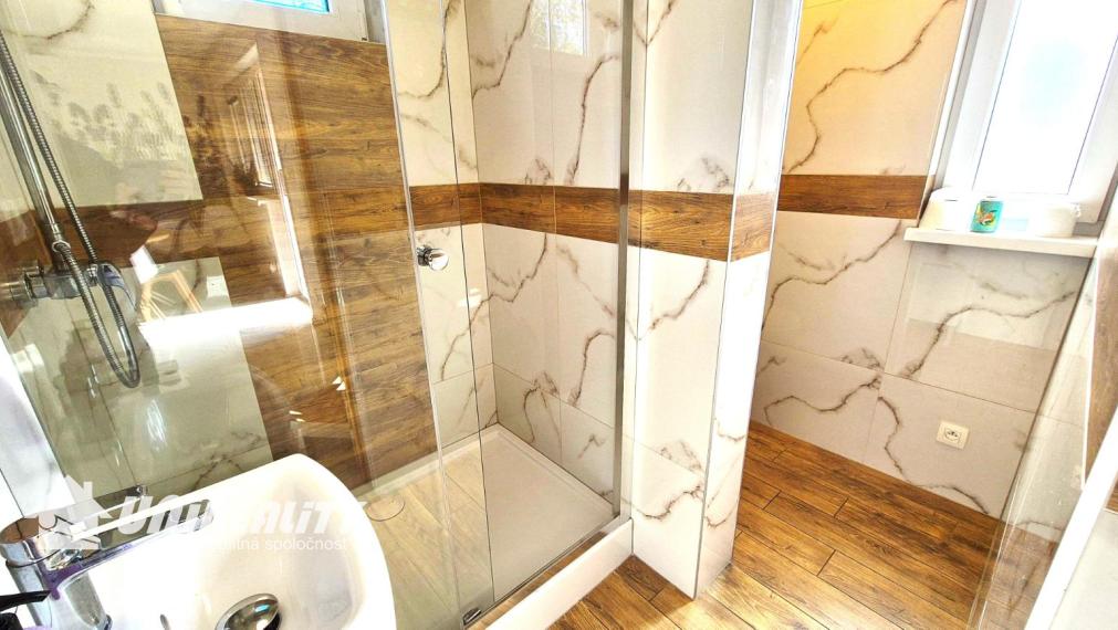 DUCHONKA – pekná celoročná CHATA s VÍRIVKOU / 3 – izby + 2 spoločenské miestnosti / TERASA / pekný pozemok