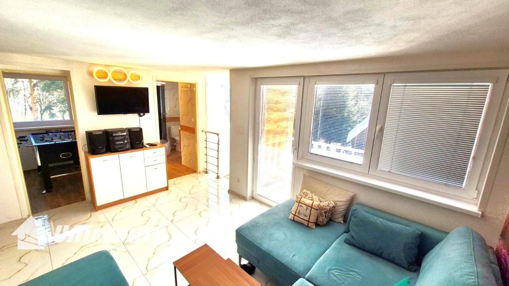 DUCHONKA – pekná celoročná CHATA s VÍRIVKOU / 3 – izby + 2 spoločenské miestnosti / TERASA / pekný pozemok