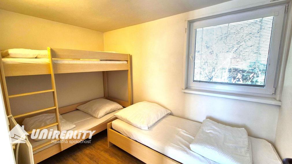 DUCHONKA – pekná celoročná CHATA s VÍRIVKOU / 3 – izby + 2 spoločenské miestnosti / TERASA / pekný pozemok