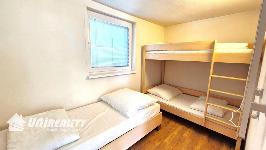 DUCHONKA – pekná celoročná CHATA s VÍRIVKOU / 3 – izby + 2 spoločenské miestnosti / TERASA / pekný pozemok