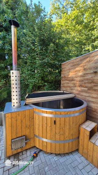 DUCHONKA – famózna celoročná CHATA pod lesom s VEĽKOU  TERASOU / 3 – izby + 1 spoločenská miestnosť / pekný pozemok / FVE na streche