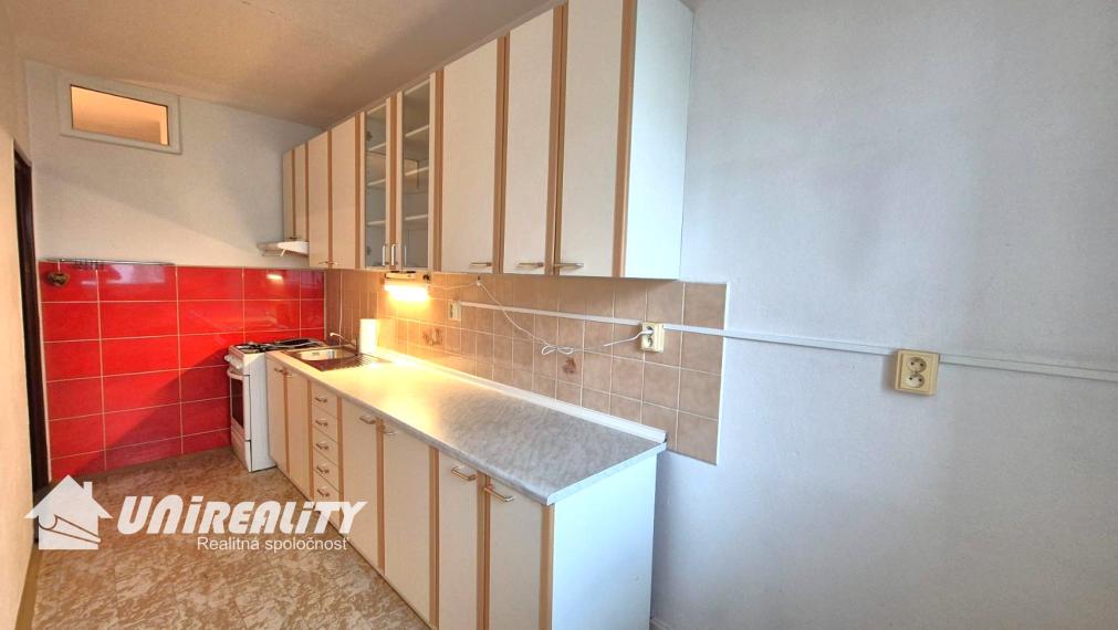 ---REZERVOVANÉ--- TOPOĽČANY – sídl. JUH – 3 – izb. byt / ul. Alexyho / 60 m2 / balkón / IHNEĎ VOĽNÝ