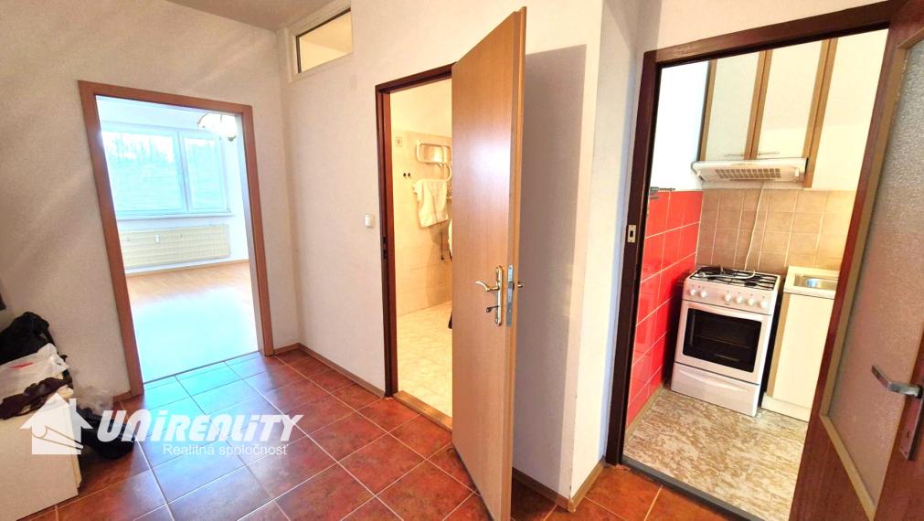 ---REZERVOVANÉ--- TOPOĽČANY – sídl. JUH – 3 – izb. byt / ul. Alexyho / 60 m2 / balkón / IHNEĎ VOĽNÝ