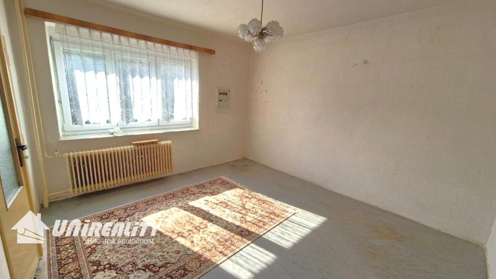 TOPOĽČANY – 7 – izb. dom / lokalita Pod Kalváriou / IHNEĎ voľný / pozemok 1.156 m2 / predaj