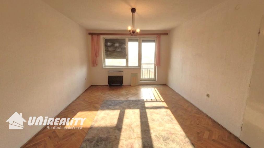 TOPOĽČANY – 7 – izb. dom / lokalita Pod Kalváriou / IHNEĎ voľný / pozemok 1.156 m2 / predaj