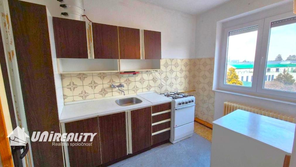 TOPOĽČANY – 7 – izb. dom / lokalita Pod Kalváriou / IHNEĎ voľný / pozemok 1.156 m2 / predaj