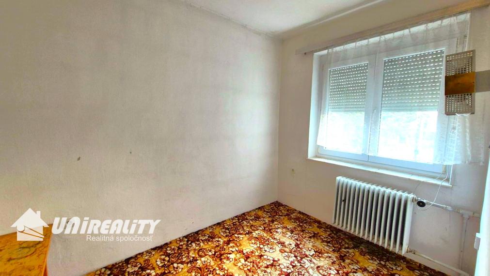 TOPOĽČANY – 7 – izb. dom / lokalita Pod Kalváriou / IHNEĎ voľný / pozemok 1.156 m2 / predaj