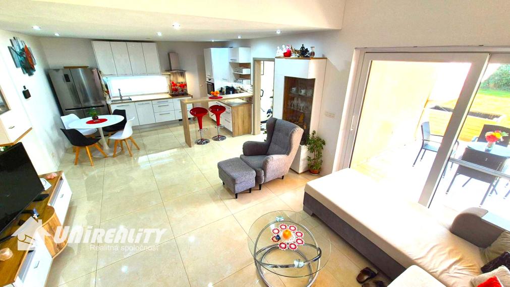 TOPOĽČANY – nízko-energetická NOVOSTAVBA / super lokalita MRAVENISKO