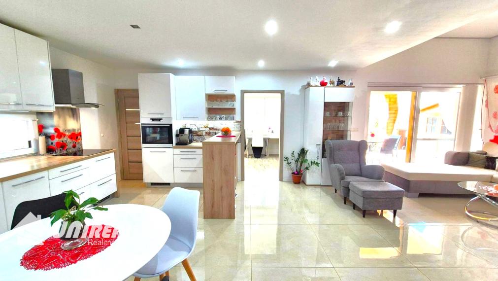 TOPOĽČANY – nízko-energetická NOVOSTAVBA / super lokalita MRAVENISKO